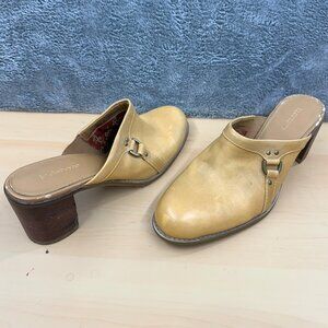 Liz Claiborne Cream Heeled Mule